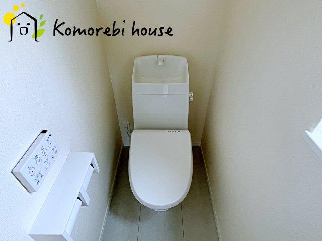 伊奈町栄1丁目46番　新築一戸建て　ハートフルタウン　Ｂのトイレ|26.5.28　撮影済み