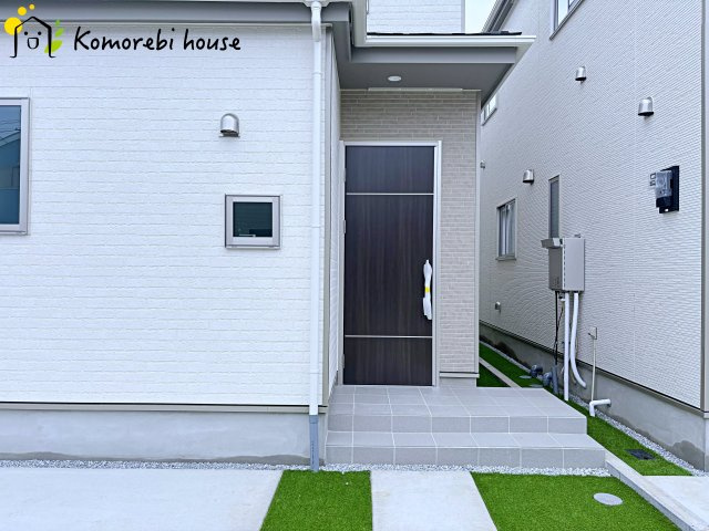 伊奈町栄1丁目46番　新築一戸建て　ハートフルタウン　Ｂの玄関|26.6.7　撮影済み