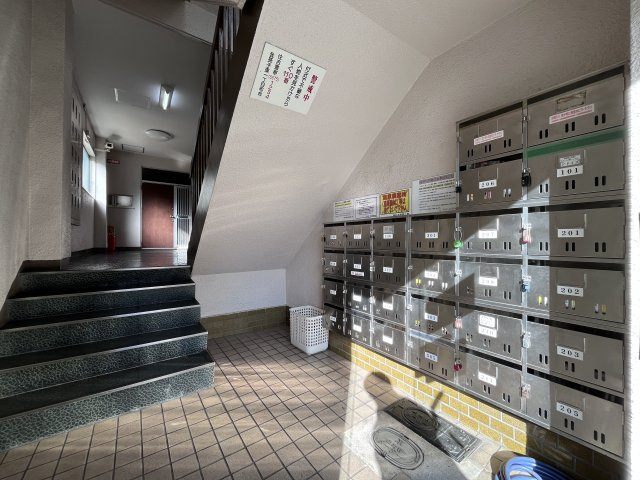 松栄ハイツのエントランス