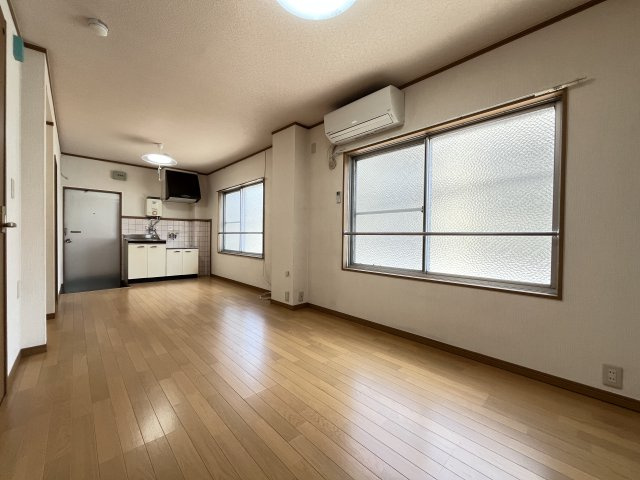 松栄ハイツの居間・リビング