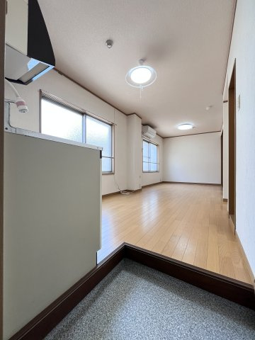 松栄ハイツの玄関