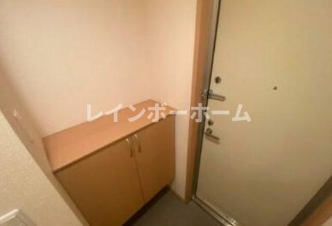 ジェノヴィア原木中山の玄関