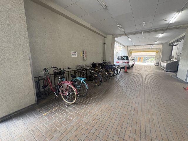 第二東商センター１号館の駐輪場