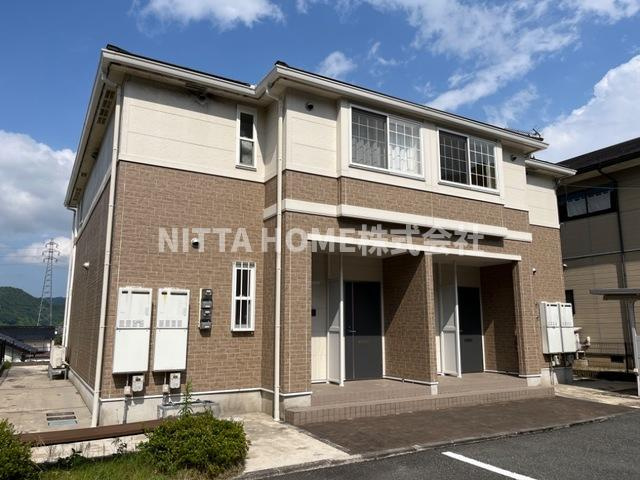 グランドビューの外観|１フロア２住戸で全室角部屋◇駐車場が無料で使用できます◎