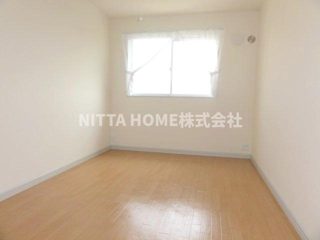 グランドビューの内装|洋室は６．９帖で収納もついています＊