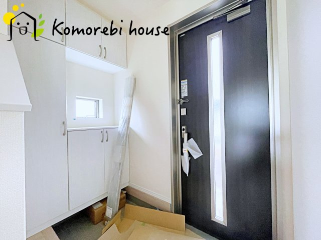 伊奈町栄1丁目46番　新築一戸建て　ハートフルタウン　Eの玄関|落ち着いた玄関です