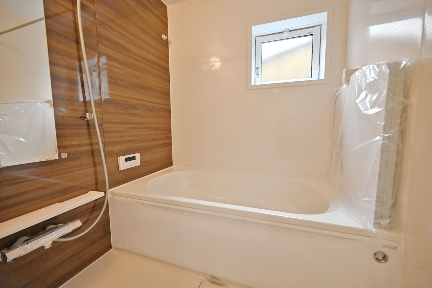 ブルーミングガーデン小林5丁目新築一戸建て│3LDK+並列駐車3台可の浴室|お気に入りの入浴剤を使用してリラックスした空間でお過ごしください♪
