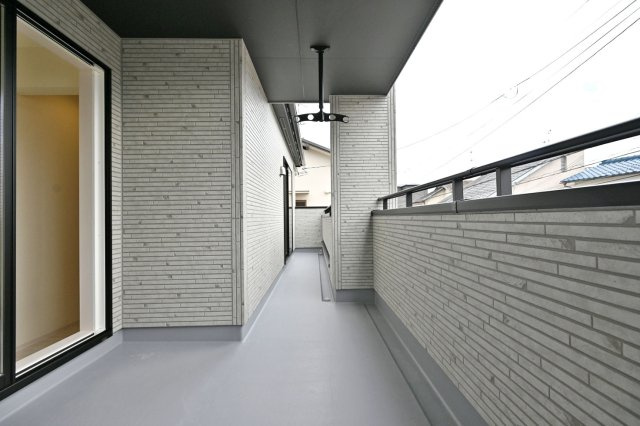 ブルーミングガーデン小林5丁目新築一戸建て│3LDK+並列駐車3台可のバルコニー|インナーバルコニーは天候の急な変化にも柔軟に対応できる快適スペースです。