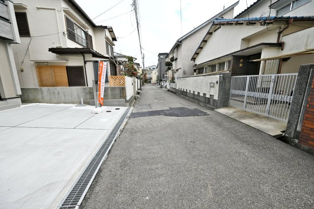 ブルーミングガーデン小林5丁目新築一戸建て│3LDK+並列駐車3台可の前面道路含む現地写真|前面道路は南側4.4ｍ公道です。