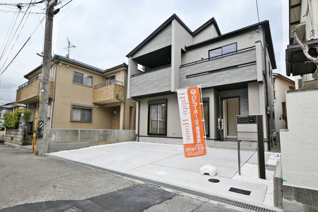 ブルーミングガーデン小林5丁目新築一戸建て│3LDK+並列駐車3台可の外観|家族に安心の長期優良住宅（耐震等級3・制震ダンパー）です◎
皆様からのご連絡を心よりお待ちしております。