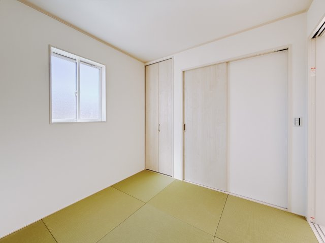 【新築戸建】足利市葉鹿南町1期の和室|■和室｜和室でしか味わえない畳ならではの香りや素材で和のやすらぎを感じてください♪休日はお子様とお昼寝するのにも最適です！