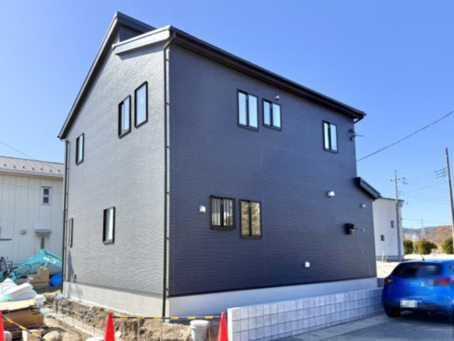 【新築戸建】足利市葉鹿南町1期の外観|■外観｜ここから始まる「日常」はご家族にとってかけがえのない時間となります。少しでも豊かに、快適に。