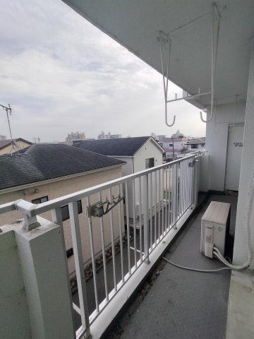 第64川崎ビルのバルコニー