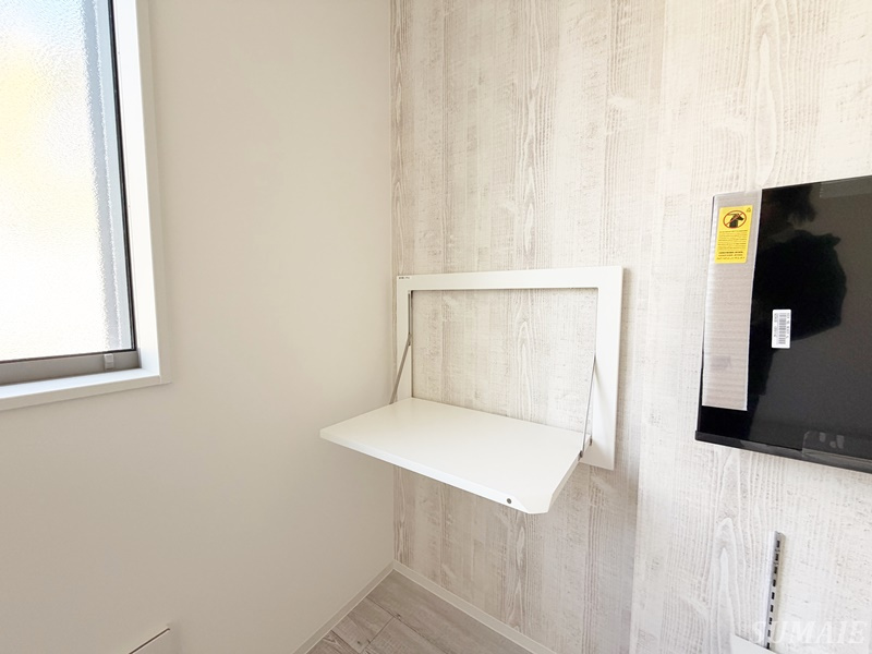 レピュア王子神谷レジデンスⅡの設備|備え付け折り畳みデスクです☆