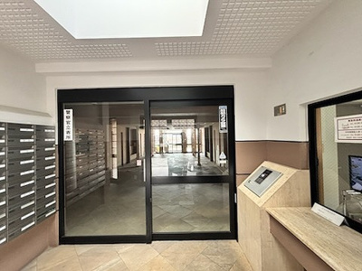 【エントランス】 | ホワイトキャッスル小森江東（C-10）