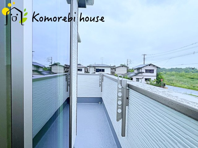 伊奈町栄1丁目46番　新築一戸建て　ハートフルタウン　Fのバルコニー|バルコニー付きです