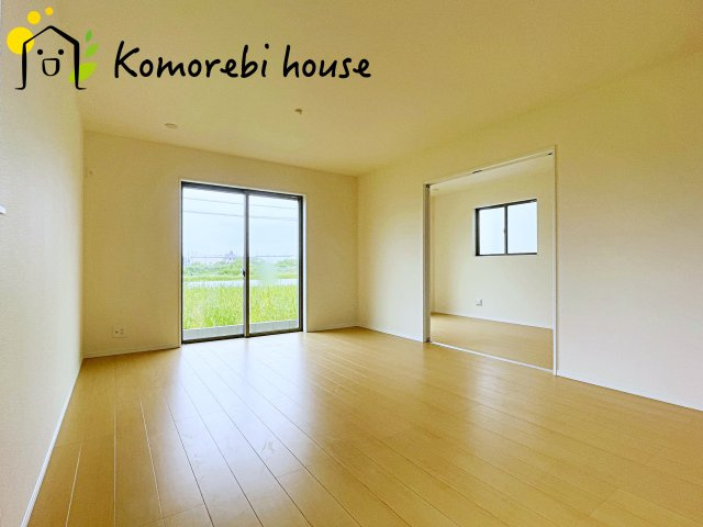 伊奈町栄1丁目46番　新築一戸建て　ハートフルタウン　Fの居間・リビング|使いやすい居間です