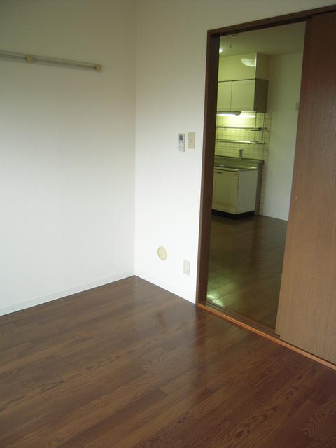 篠崎パークマンションの内装|ベランダ側洋室