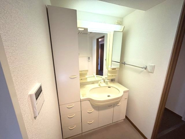 井本マンションの独立洗面台