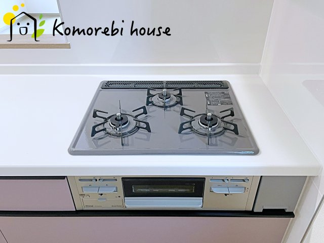 伊奈町栄1丁目46番　新築一戸建て　ハートフルタウン　Hのキッチン|コンパクトなキッチンで掃除もラクラク
