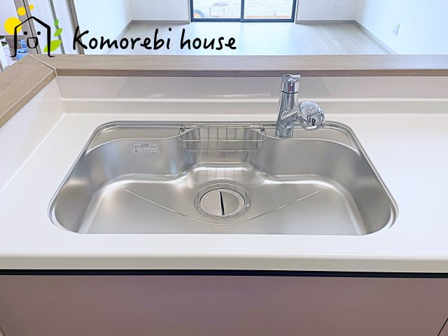 伊奈町栄1丁目46番　新築一戸建て　ハートフルタウン　Hのキッチン|キッチンでお料理をお楽しみください