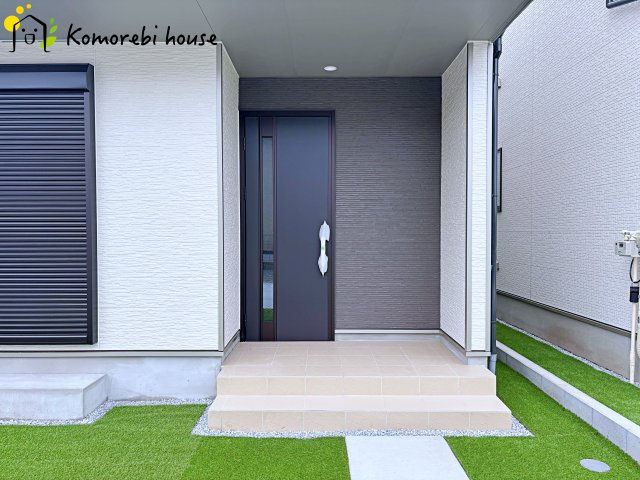 伊奈町栄1丁目46番　新築一戸建て　ハートフルタウン　Hの玄関|明るい玄関です