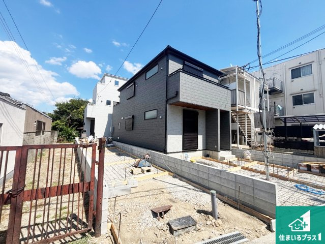 大阪市平野区瓜破　新築一戸建ての外観|周辺は落ち着いた街並みの住宅地！子育てがしやすい住環境です！まだ未完成ですが、現地でしかわからない事もございます。是非一度ご覧ください。