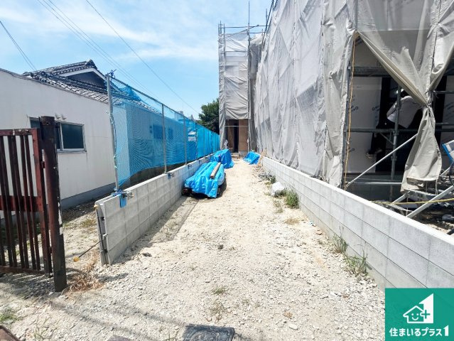 大阪市平野区瓜破　新築一戸建ての外観|周辺は落ち着いた街並みの住宅地！子育てがしやすい住環境です！まだ未完成ですが、現地でしかわからない事もございます。是非一度ご覧ください。