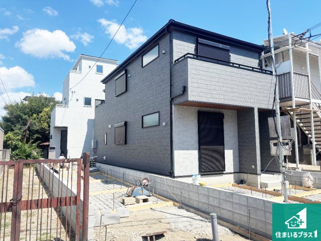 大阪市平野区瓜破　新築一戸建ての外観|周辺は落ち着いた街並みの住宅地！子育てがしやすい住環境です！まだ未完成ですが、現地でしかわからない事もございます。是非一度ご覧ください。