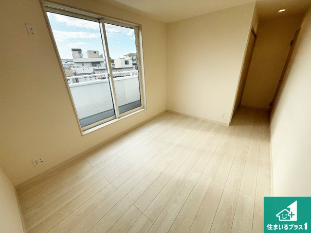 大阪市平野区瓜破　新築一戸建ての洋室|ナチュラル感のある洋室は、自分好みのインテリアが楽しめます♪ご家族とインテリアや家具を選びに行くのは新築購入時の醍醐味の一つです。ぜひお楽しみください♪