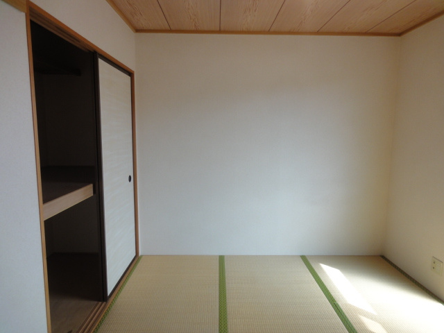 サニーホームズオザキの和室