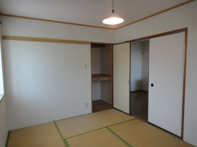 サニーホームズオザキの和室