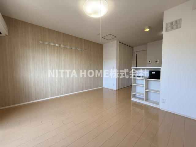 リープの居間・リビング|アクセントクロスがオシャレです♪