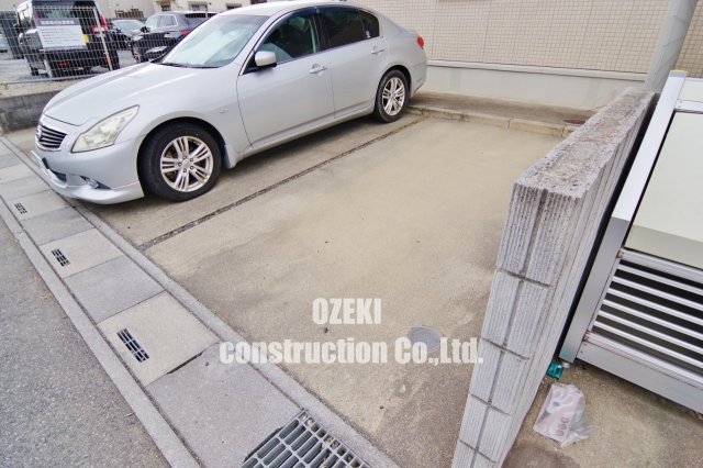プレジールの駐車場