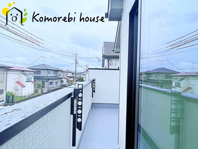 伊奈町栄1丁目46番　新築一戸建て　ハートフルタウン　Iのバルコニー|お洗濯にも便利なバルコニー付き