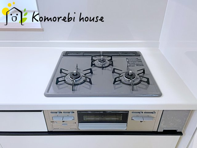 伊奈町栄1丁目46番　新築一戸建て　ハートフルタウン　Iのキッチン|コンパクトなキッチンで掃除もラクラク