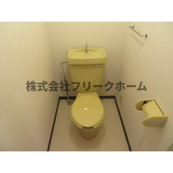 三鷹市下連雀７丁目の賃貸マンションのトイレ