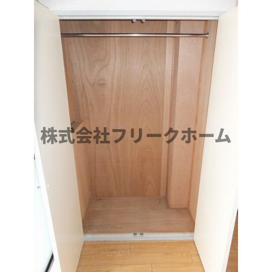 三鷹市下連雀７丁目の賃貸マンションの収納