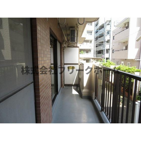 三鷹市下連雀７丁目の賃貸マンションのバルコニー