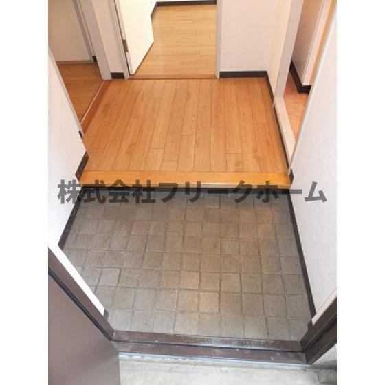 三鷹市下連雀７丁目の賃貸マンションの玄関