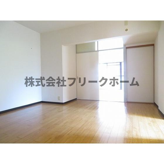 三鷹市下連雀７丁目の賃貸マンションの居間・リビング