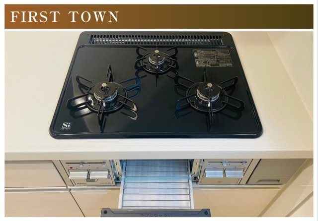 ファーストタウン　一宮市大和町福森第1　全2区画分譲のキッチン|ビルトイン型の三口コンロはコンロ周りの凹凸や隙間が少なくお手入れがしやすくなっています。