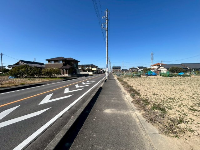 ファーストタウン　一宮市大和町福森第1　全2区画分譲の前面道路含む現地写真|「現地（2026年2月16日）撮影」　
■前面道路　
■ヤマダ不動産　株式会社リライフ