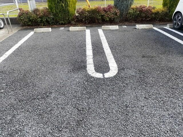 メゾン・ド・ブランの駐車場