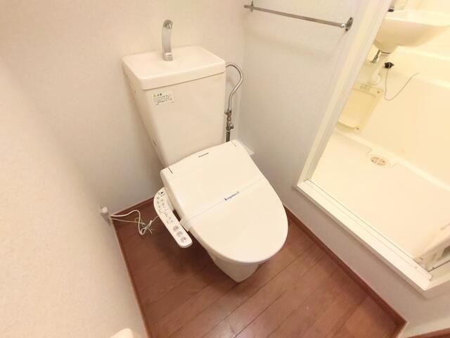 レオパレスカーサ　エス・コットのトイレ