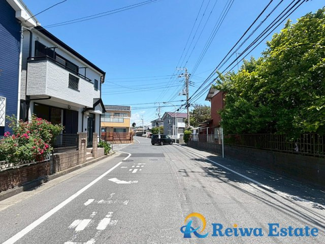 中古戸建　茅ヶ崎市室田2丁目の前面道路含む現地写真