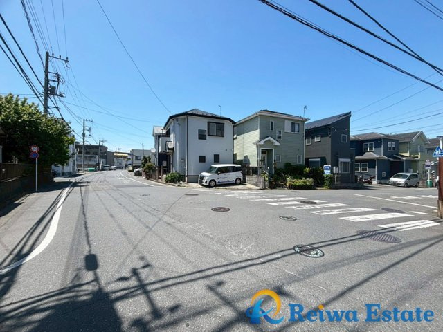 中古戸建　茅ヶ崎市室田2丁目の前面道路含む現地写真