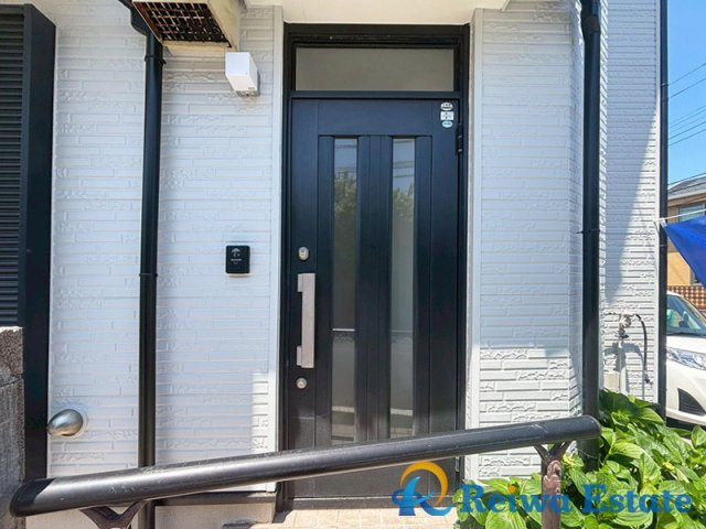 中古戸建　茅ヶ崎市室田2丁目の玄関|室田小学校徒歩5分、松林中学校徒歩10分でお子様の通学も安心です♪