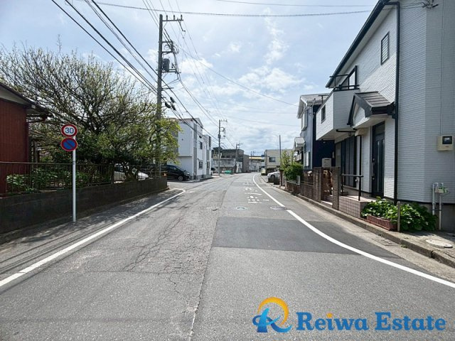 中古戸建　茅ヶ崎市室田2丁目の前面道路含む現地写真