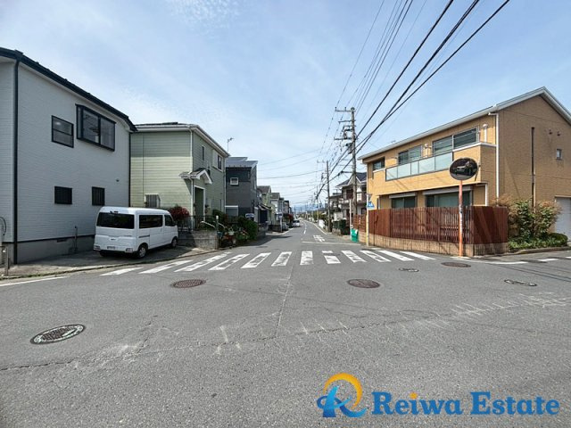 中古戸建　茅ヶ崎市室田2丁目の前面道路含む現地写真